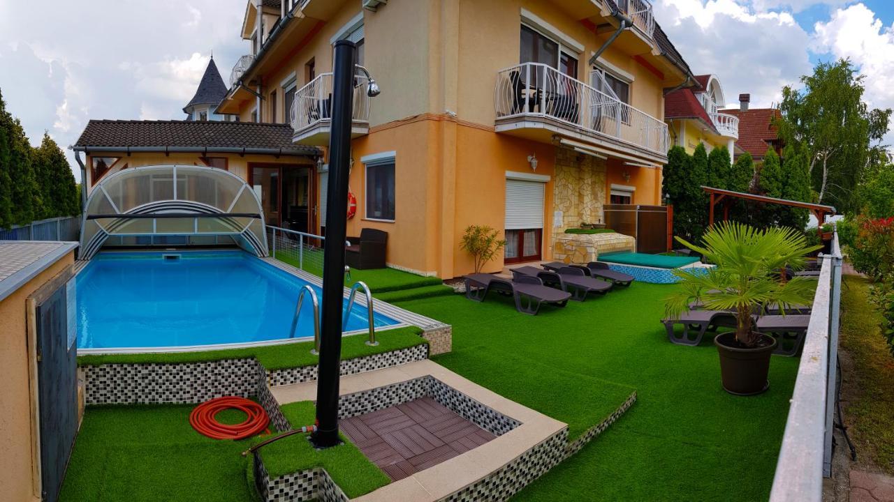 Napsugár Apartmanház Bed & Breakfast Siofok Ngoại thất bức ảnh